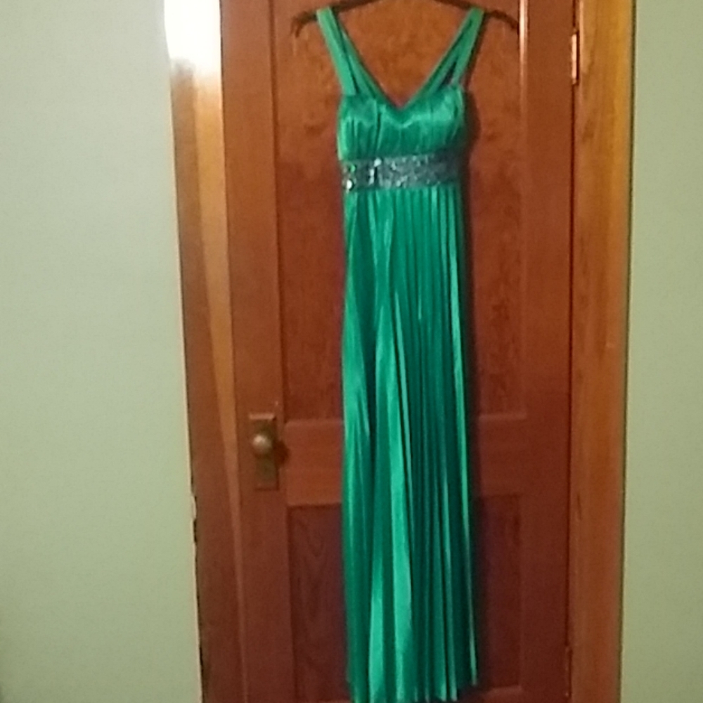 Beautiful Emerald Green long dress (XL)